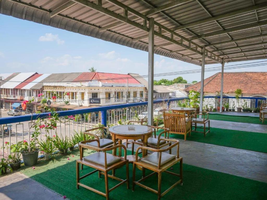 Kfg Guesthouse Тхакхек Екстер'єр фото