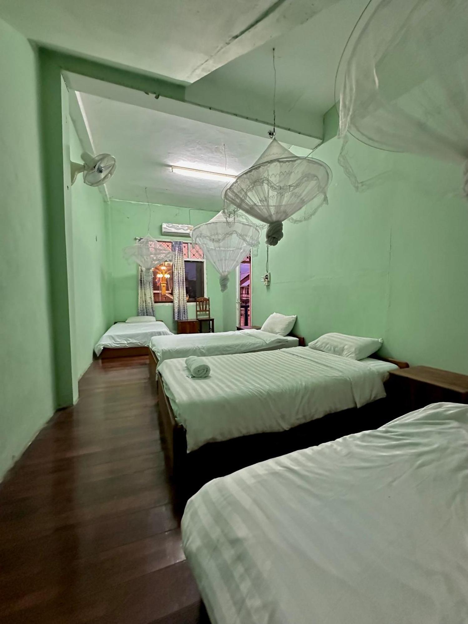 Kfg Guesthouse Тхакхек Екстер'єр фото